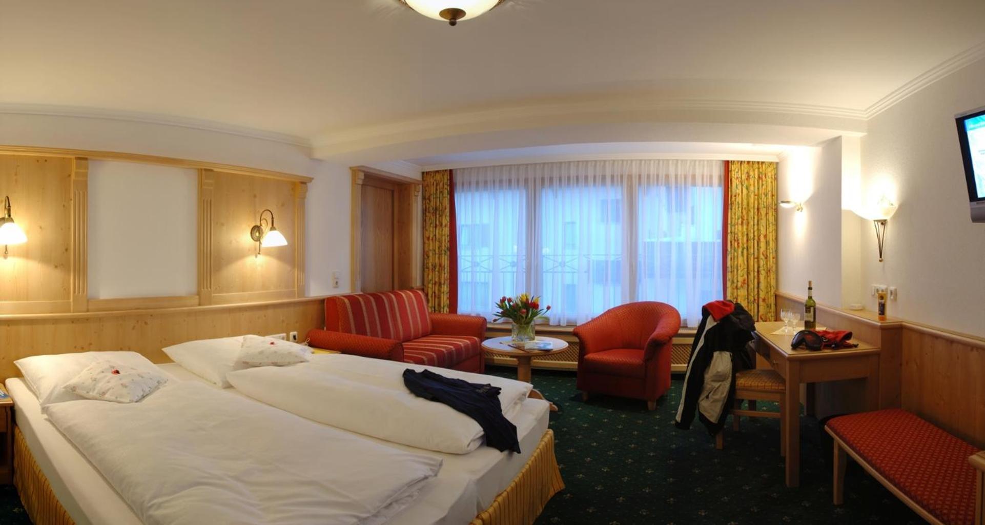 Arlberghaus Hotel Zuers Exterior photo