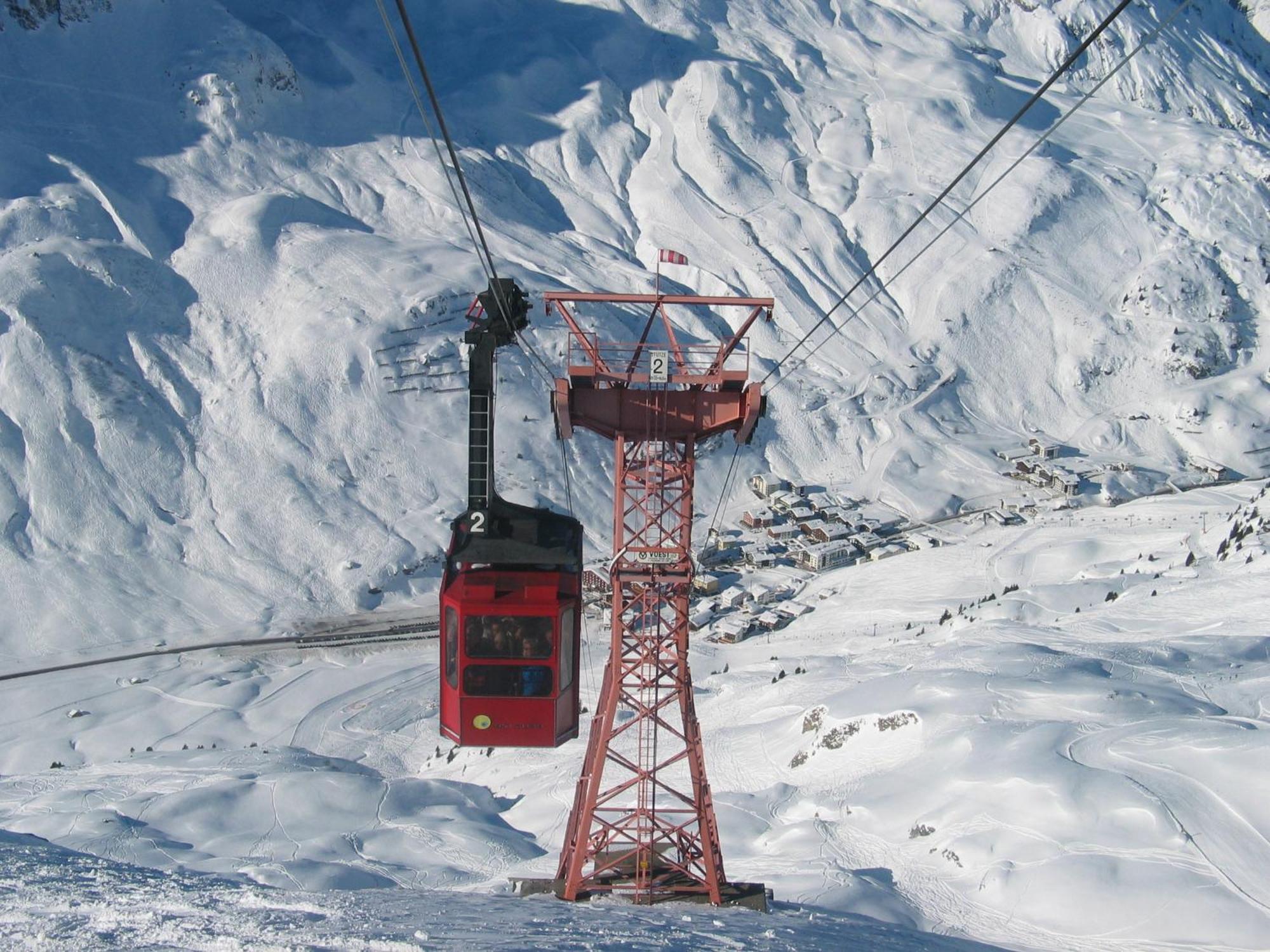 Arlberghaus Hotel Zuers Exterior photo