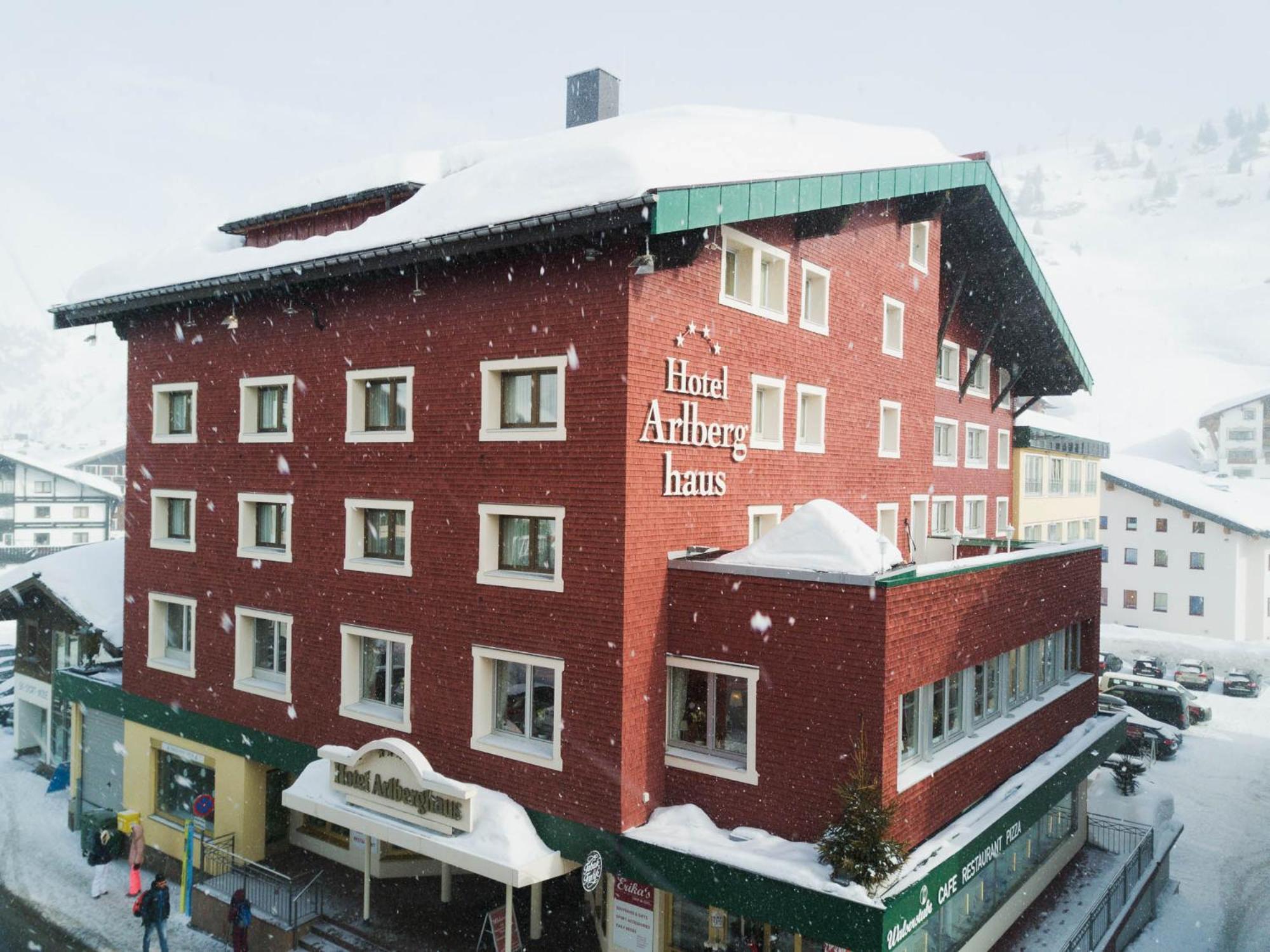 Arlberghaus Hotel Zuers Exterior photo